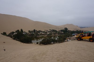 ナスカの地上絵の待ち時間に行ったワカチナの砂丘